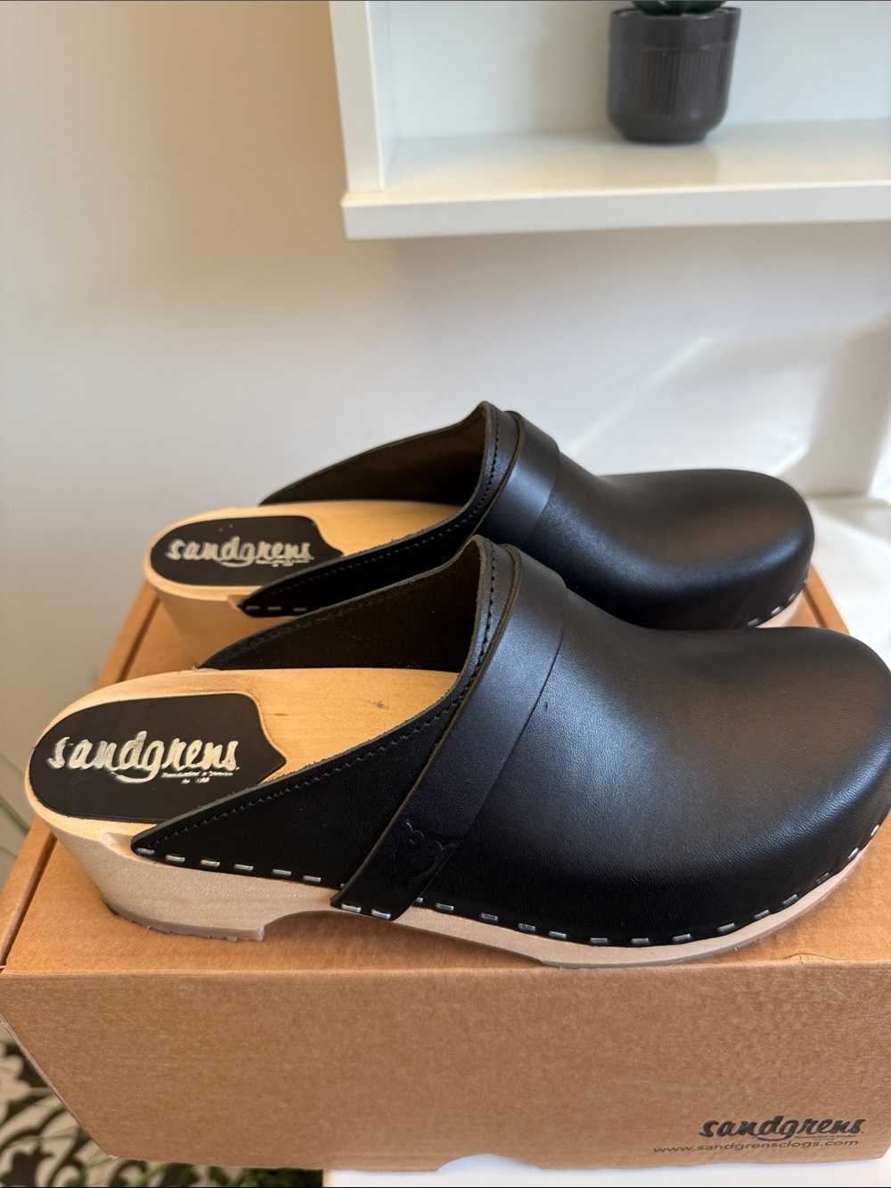 Nearly new Sandgrens Swedish Clogs - size 39 - Picture 5 of 7